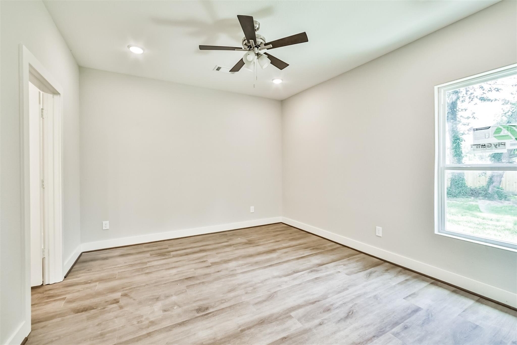 420 Ave B - Photo 8
