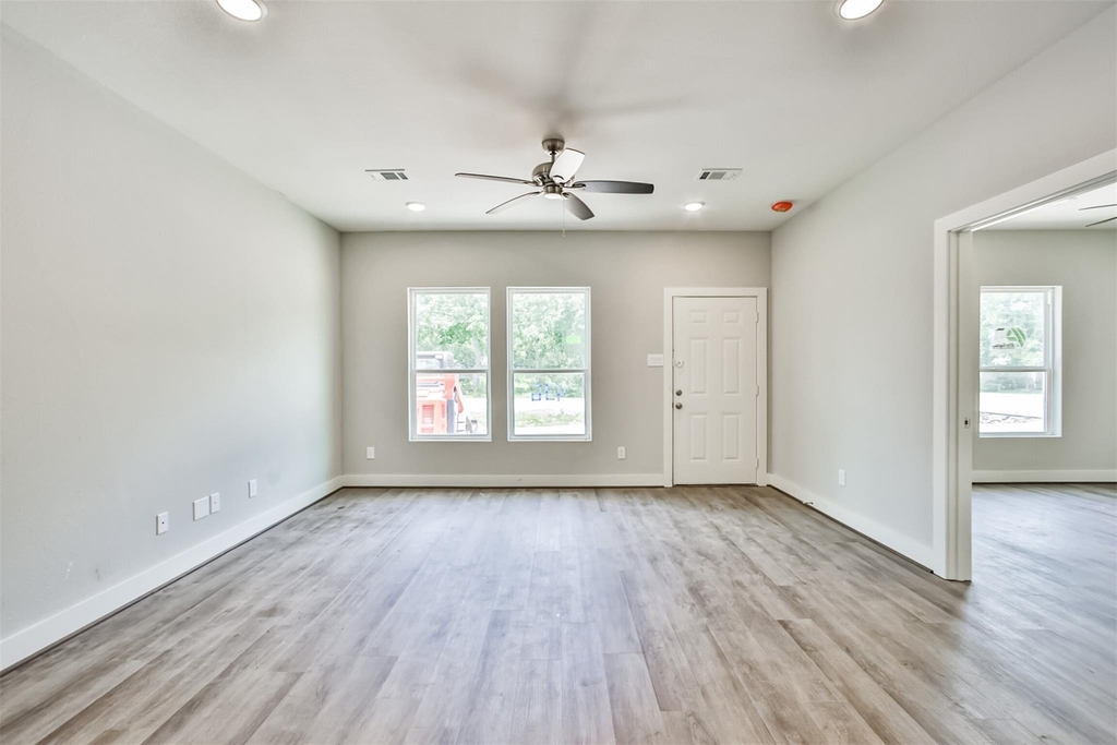 420 Ave B - Photo 7