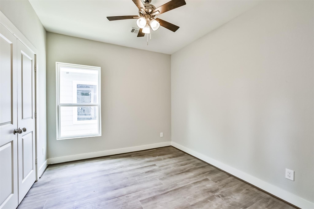 420 Ave B - Photo 14