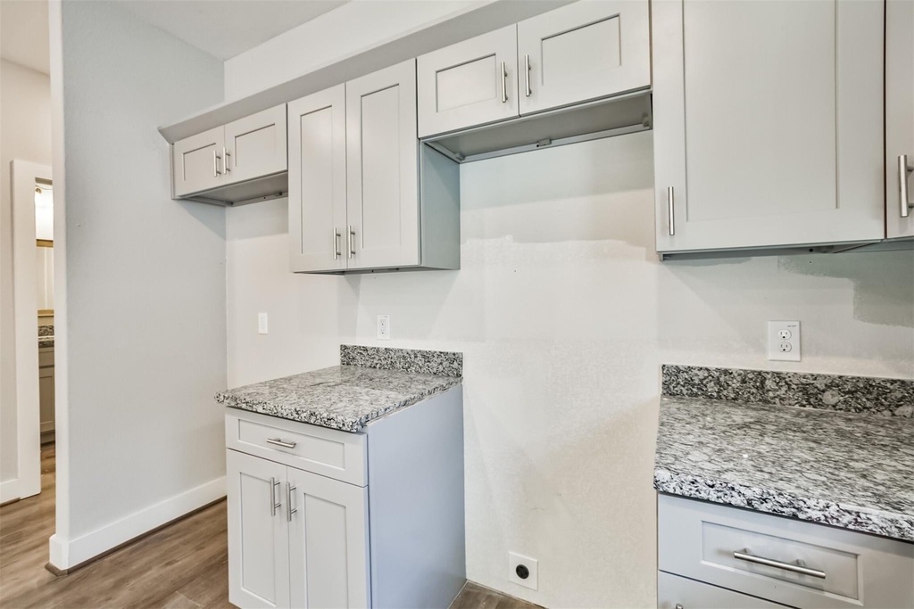 420 Ave B - Photo 5