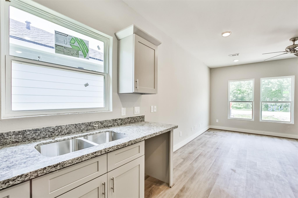 420 Ave B - Photo 6