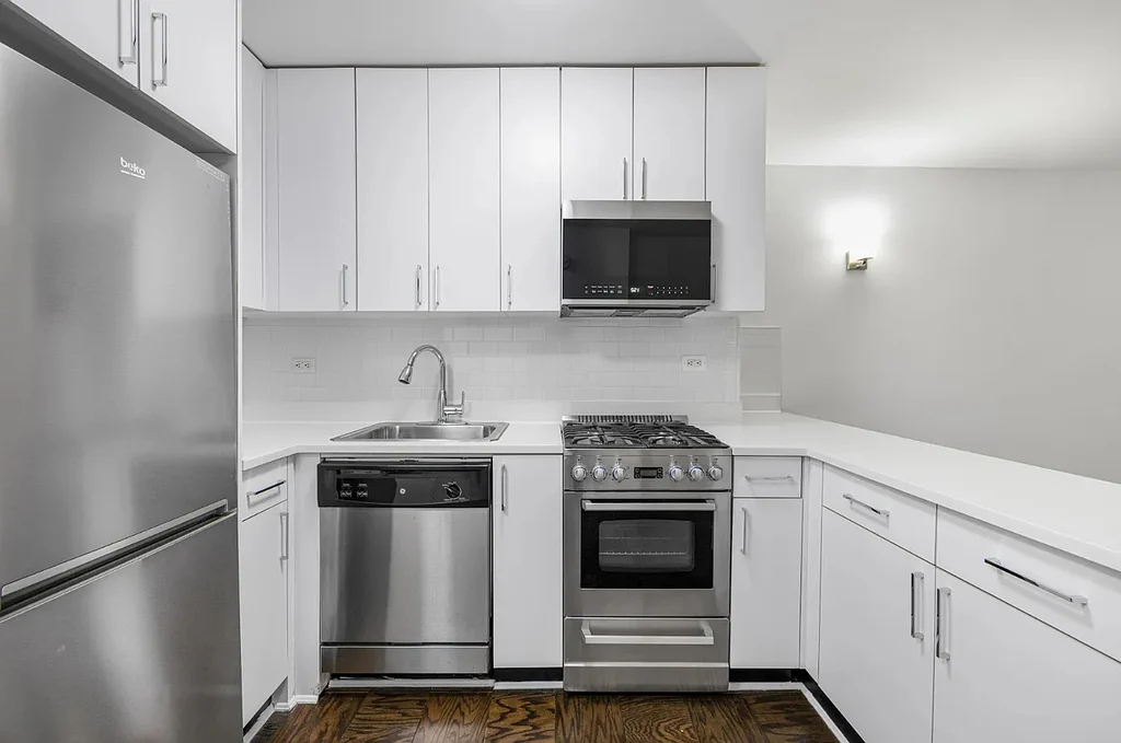 165 East 35th Street - Photo 1