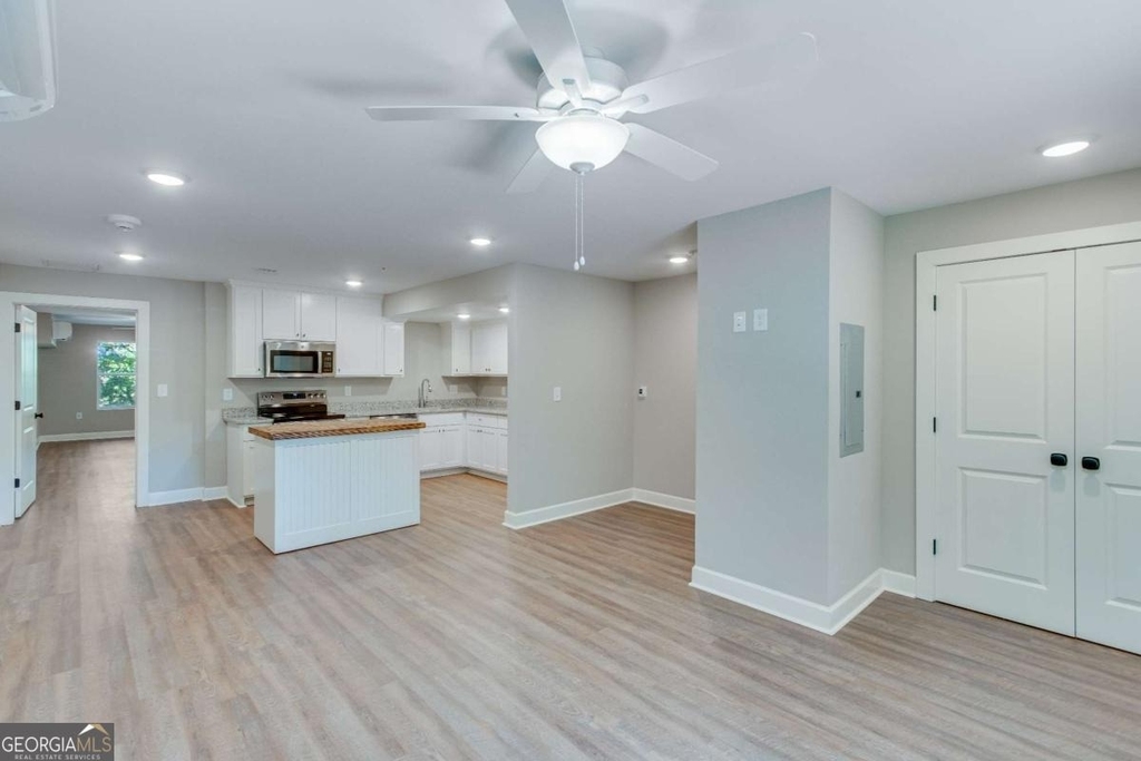 710 Jesse Jewell Parkway Se - Photo 4