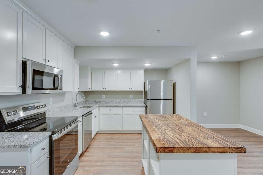 710 Jesse Jewell Parkway Se - Photo 9