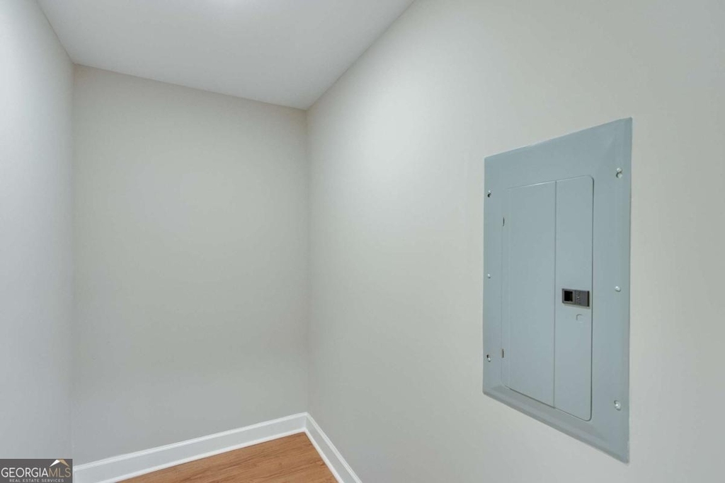 710 Jesse Jewell Parkway Se - Photo 11