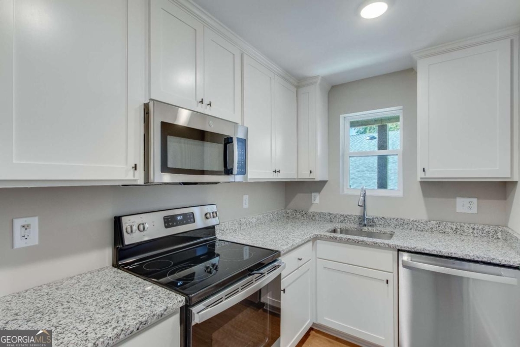 710 Jesse Jewell Parkway Se - Photo 6