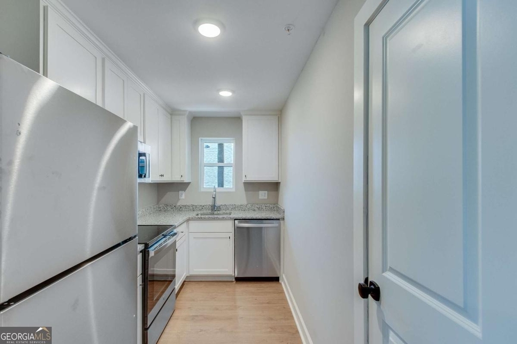 710 Jesse Jewell Parkway Se - Photo 5
