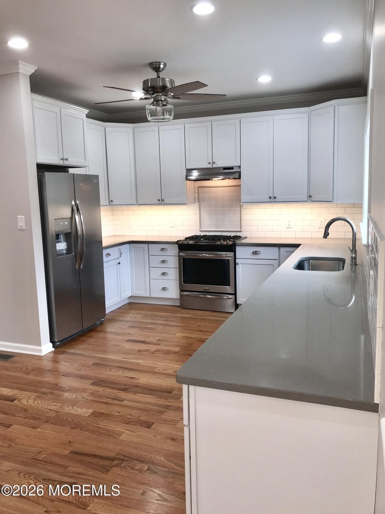 504 N Lake Drive - Photo 2