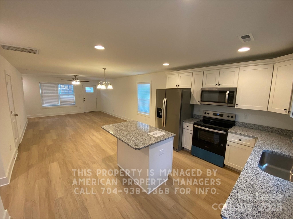 406 Vance Avenue - Photo 3