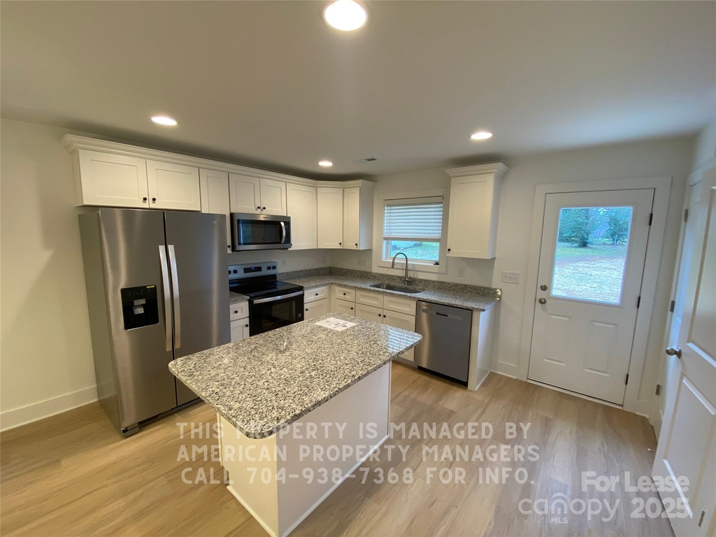 406 Vance Avenue - Photo 2