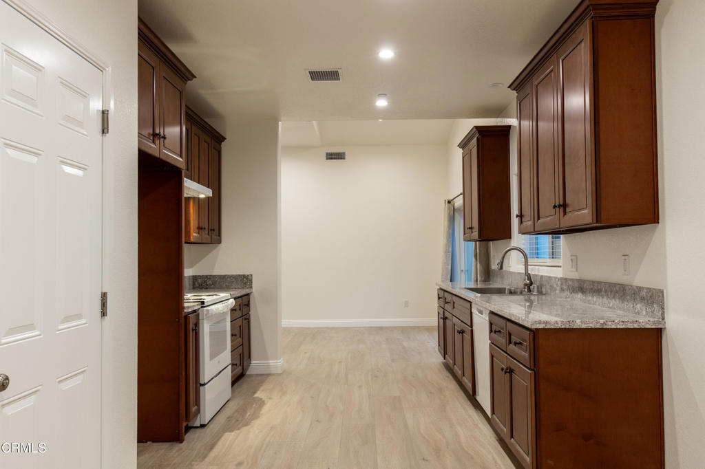 713 Mission Drive - Photo 3