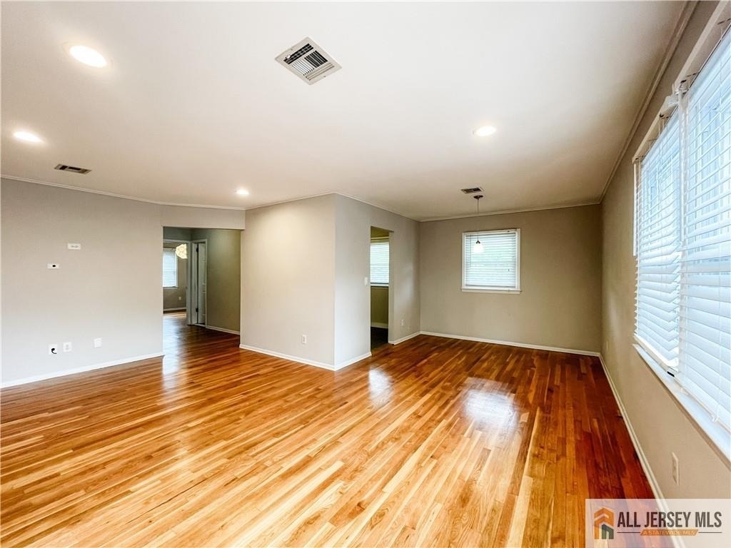 2105 Saint Georges Avenue - Photo 2
