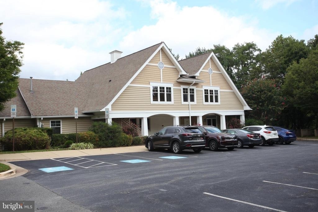 913 Hillside Lake Terrace - Photo 20