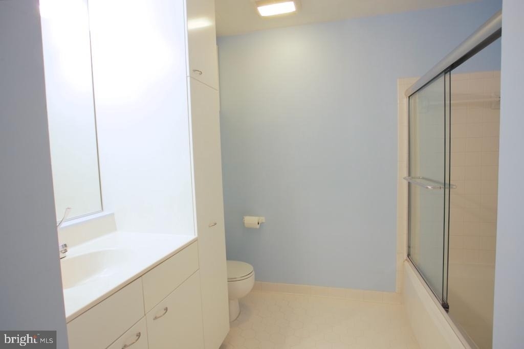 913 Hillside Lake Terrace - Photo 14