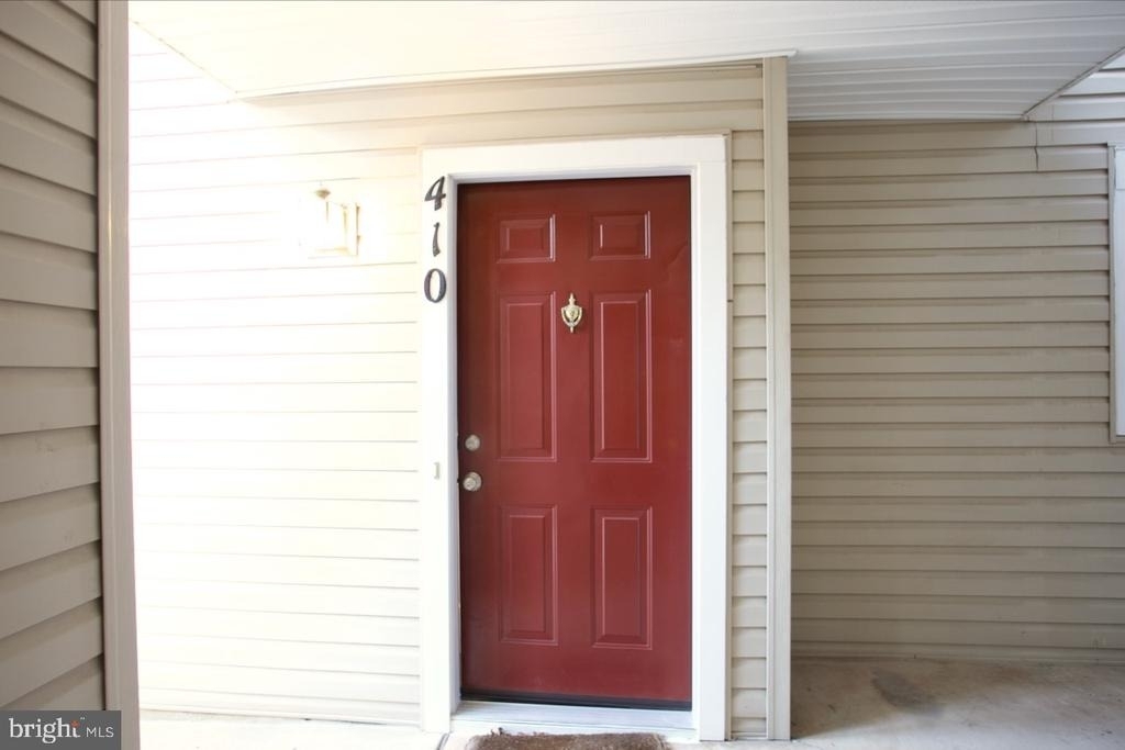 913 Hillside Lake Terrace - Photo 1