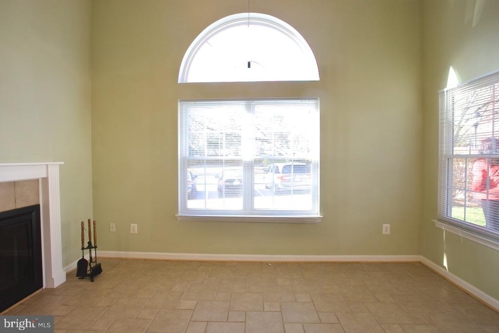 913 Hillside Lake Terrace - Photo 3
