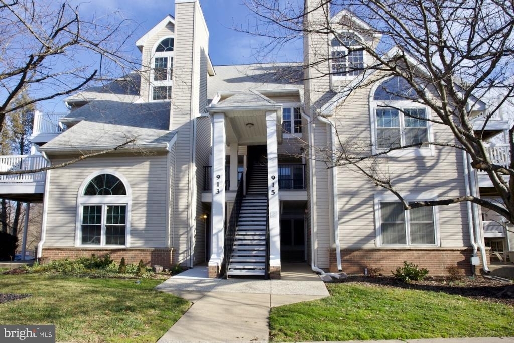 913 Hillside Lake Terrace - Photo 18