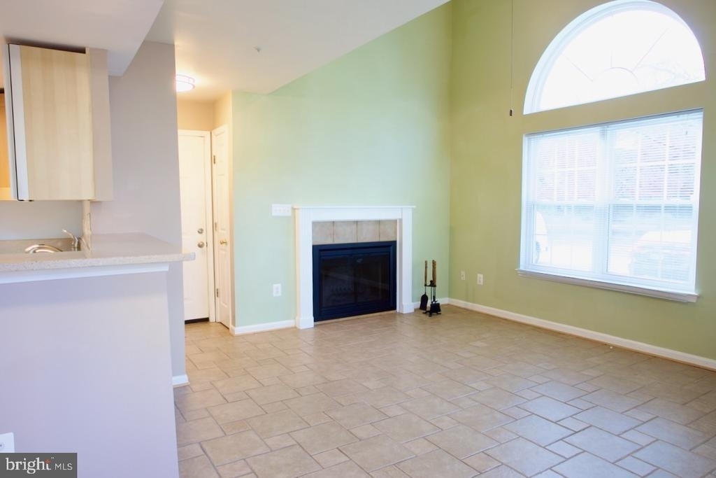 913 Hillside Lake Terrace - Photo 5
