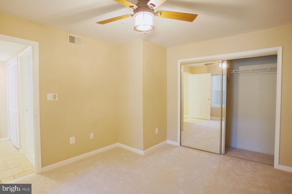 913 Hillside Lake Terrace - Photo 12