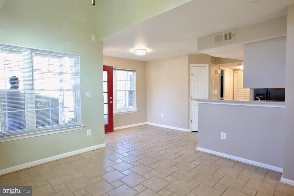 913 Hillside Lake Terrace - Photo 2