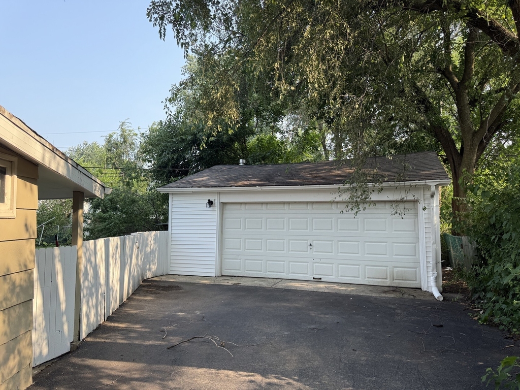 533 Redwood Road - Photo 2
