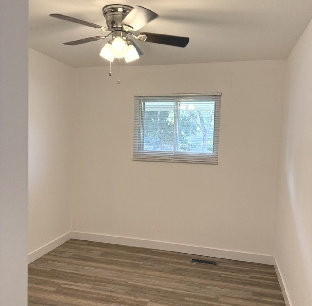 533 Redwood Road - Photo 11