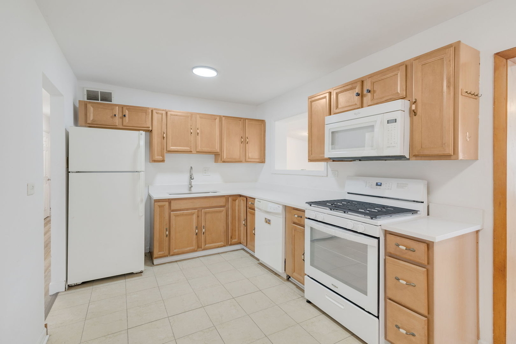 533 Redwood Road - Photo 6
