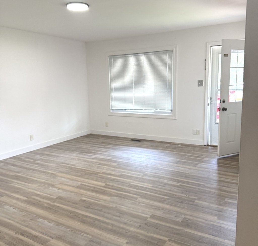 533 Redwood Road - Photo 5