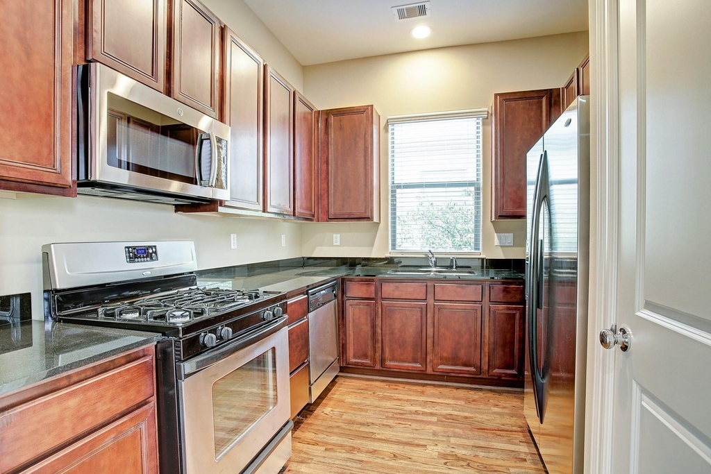 3830 Centerplaza Drive - Photo 5