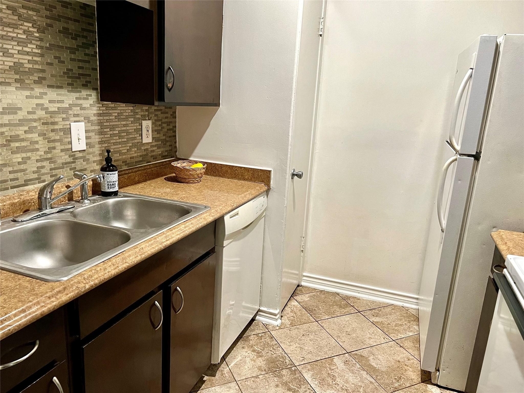 10047 Westpark Drive - Photo 10