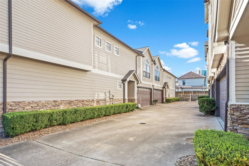 2406 Calumet Street - Photo 28