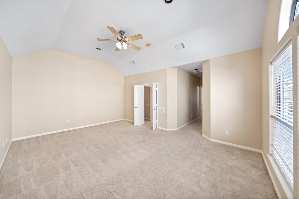 2406 Calumet Street - Photo 2