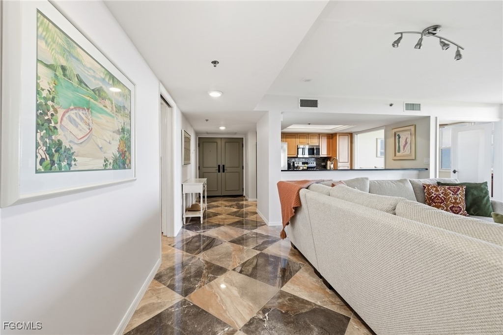 6585 Nicholas Boulevard - Photo 8