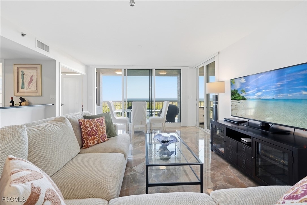 6585 Nicholas Boulevard - Photo 5