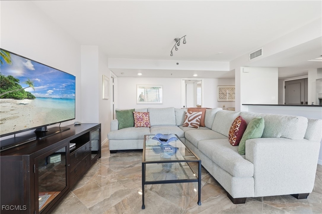 6585 Nicholas Boulevard - Photo 2