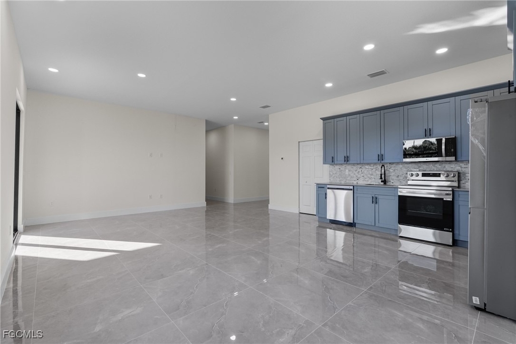 1134 Cumming Street E - Photo 8