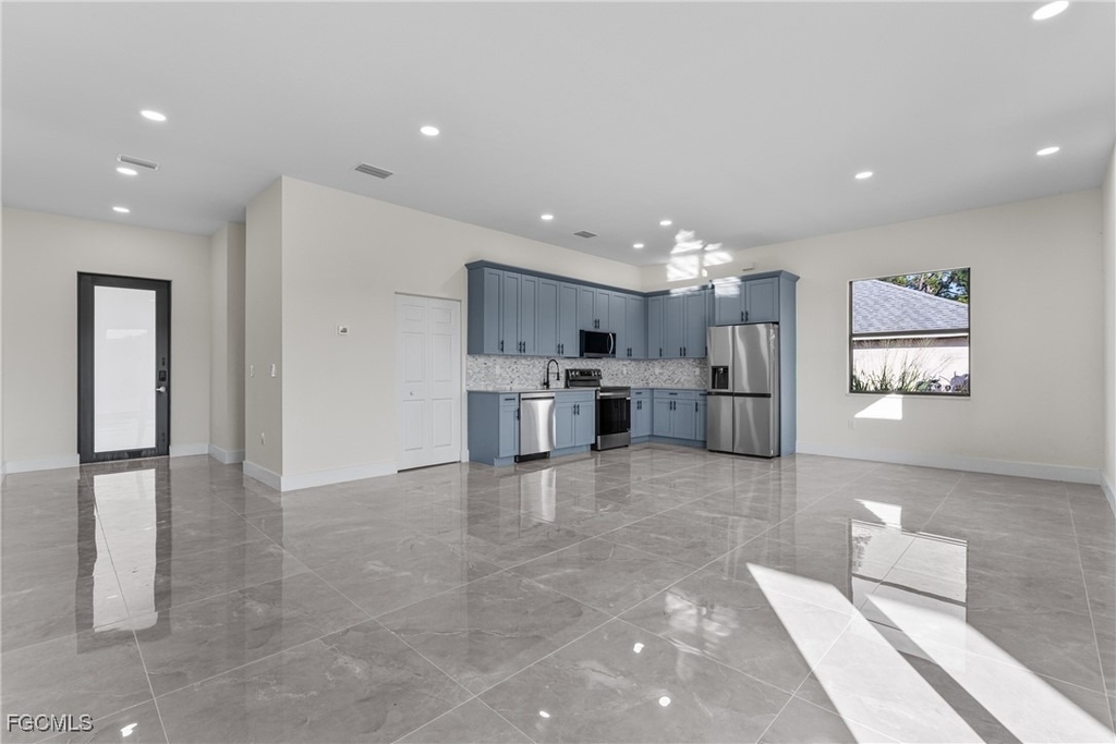1134 Cumming Street E - Photo 6