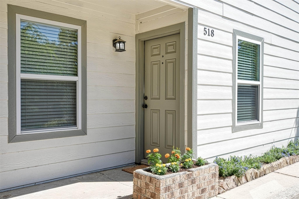 518 Moore Street - Photo 3