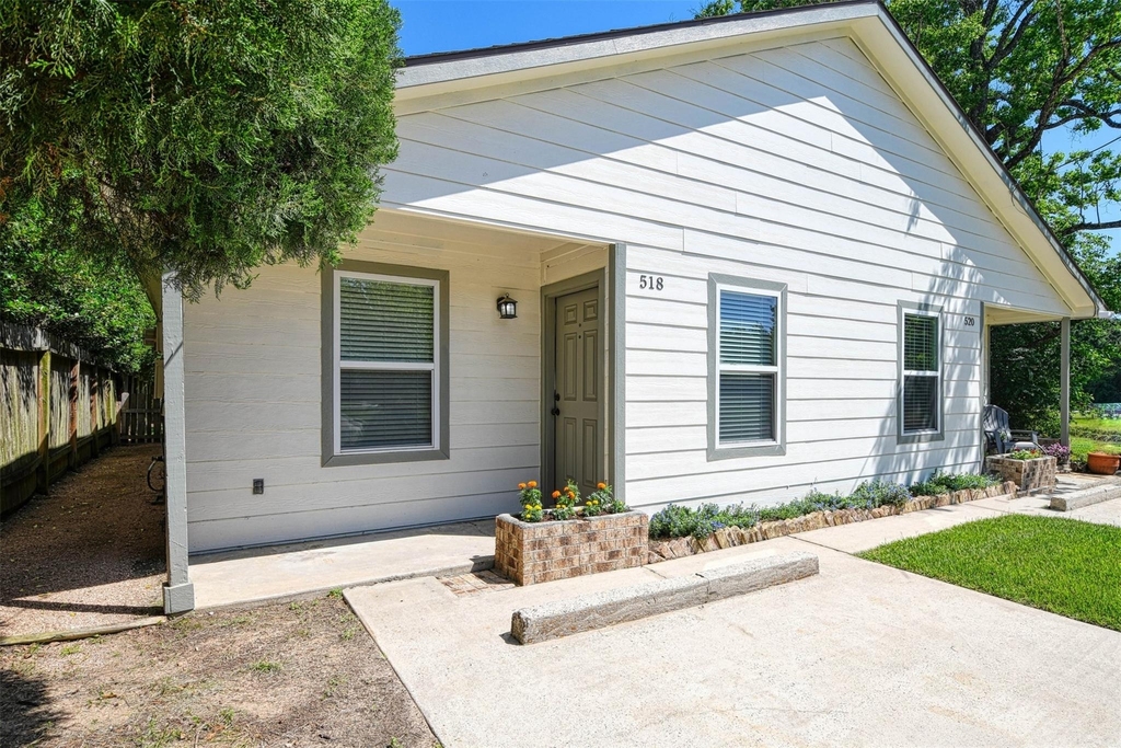 518 Moore Street - Photo 2