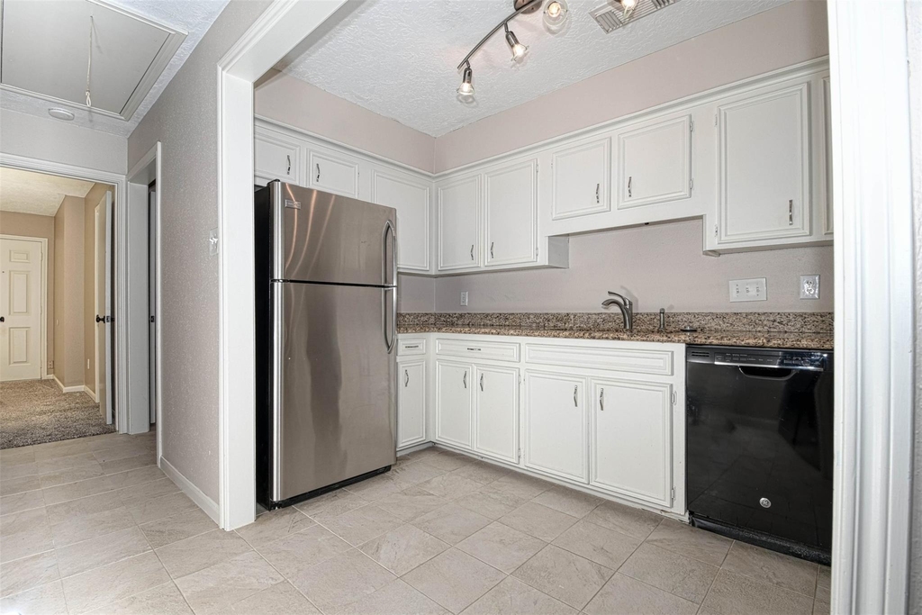 518 Moore Street - Photo 9