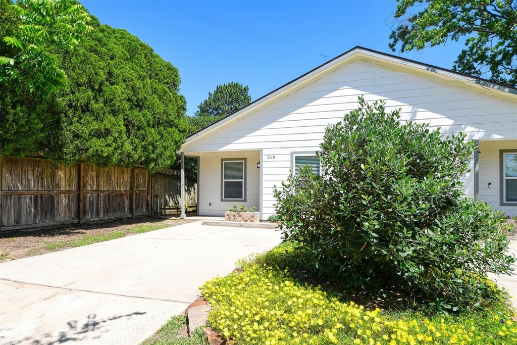 518 Moore Street - Photo 0