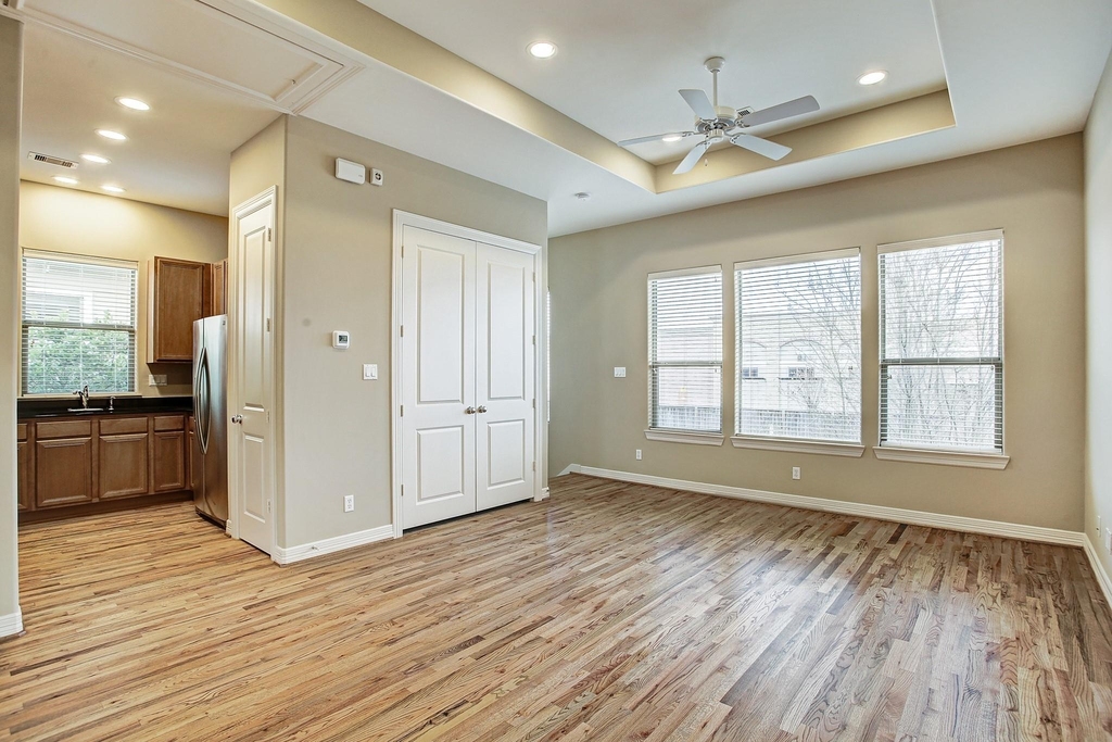 3824 Centerplaza Drive - Photo 3