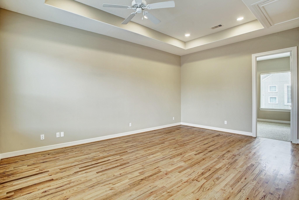 3824 Centerplaza Drive - Photo 2