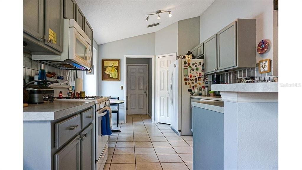 205 Nicholson Drive - Photo 2