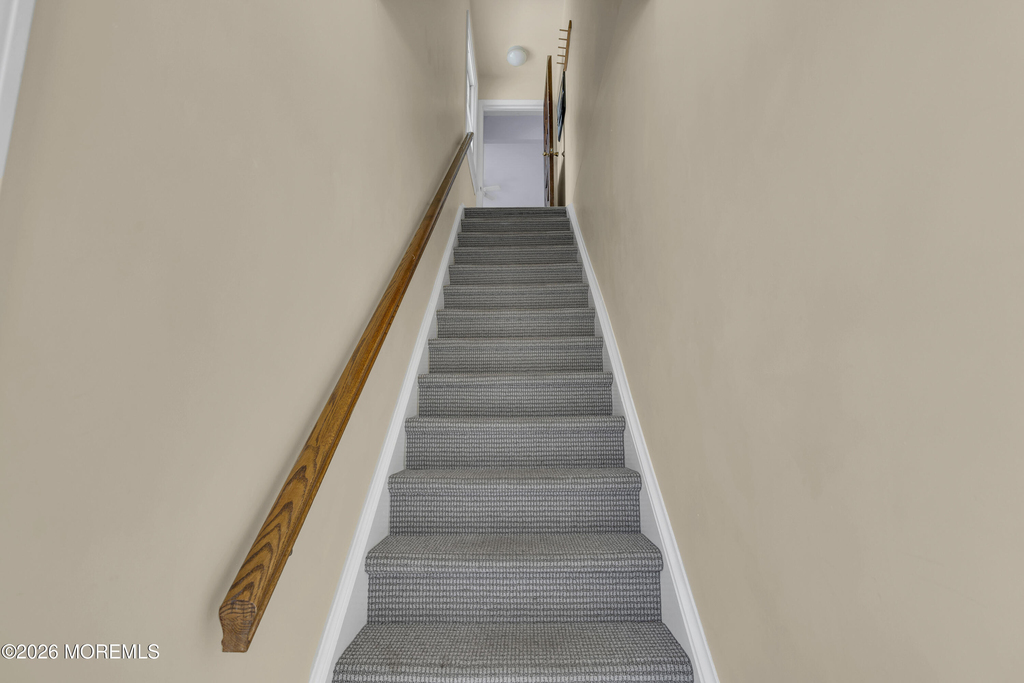 8 President Avenue - Photo 3