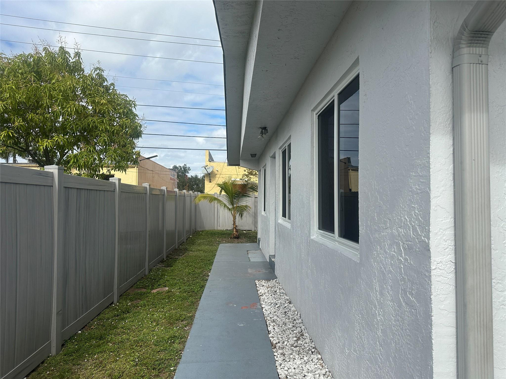 6109 Sw 30th Street - Photo 2