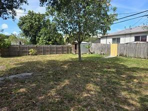 736 Nw 3rd Avenue - Photo 2