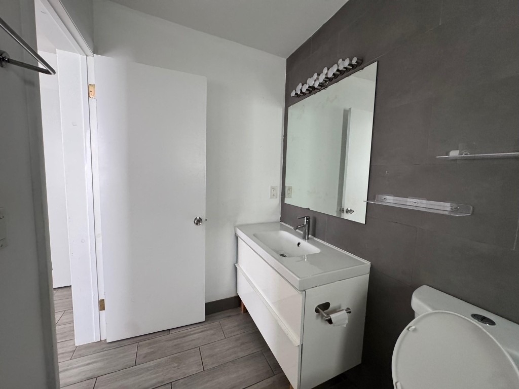 7910 Abbott Avenue - Photo 2