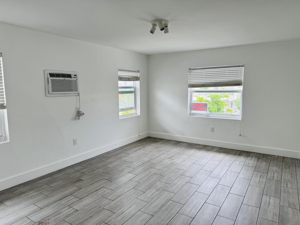 7910 Abbott Avenue - Photo 7