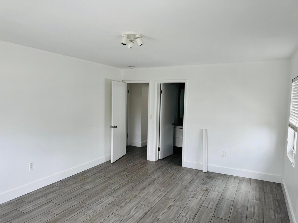 7910 Abbott Avenue - Photo 8